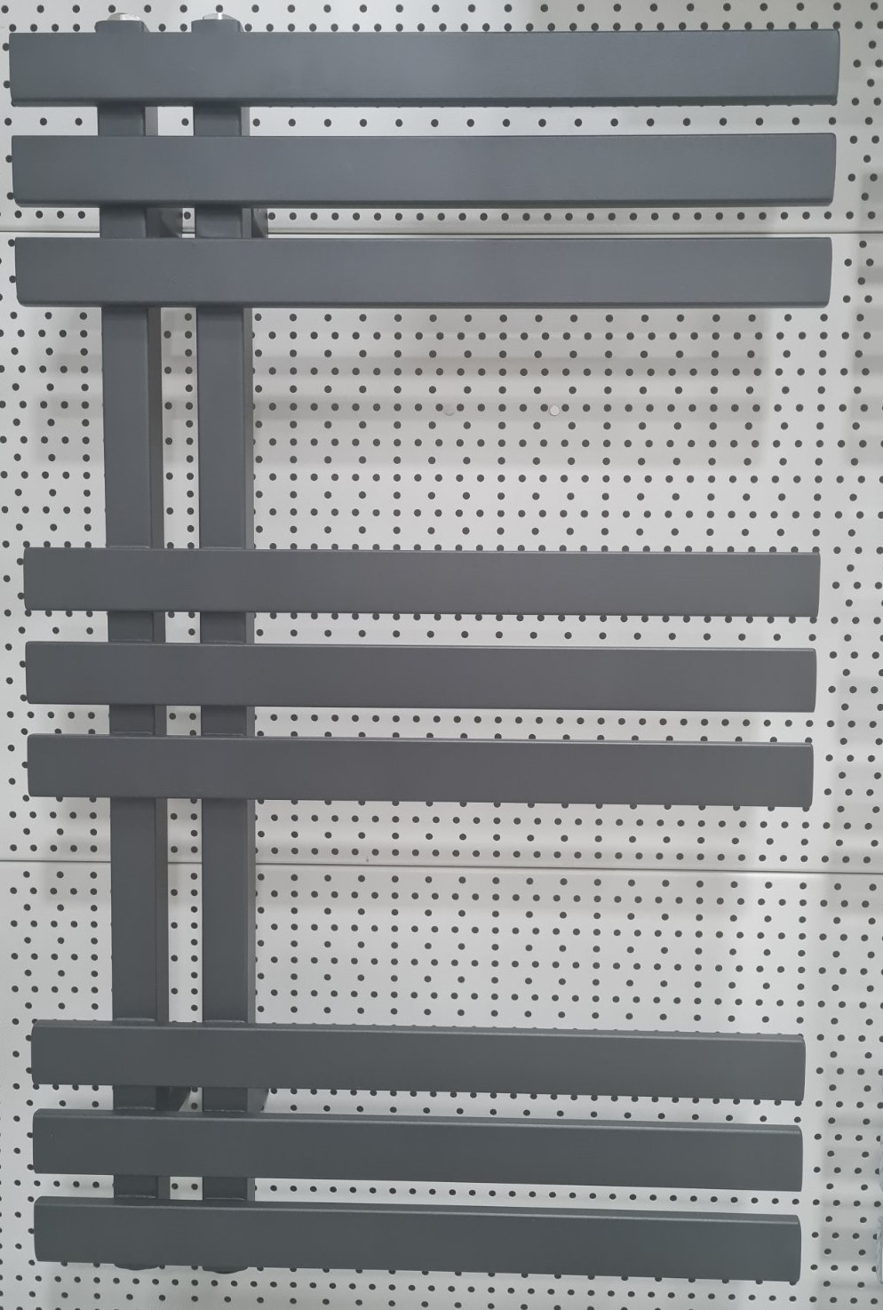 Дизайнерский полотенцесушитель Aerfild Elche 500x800 mm, black